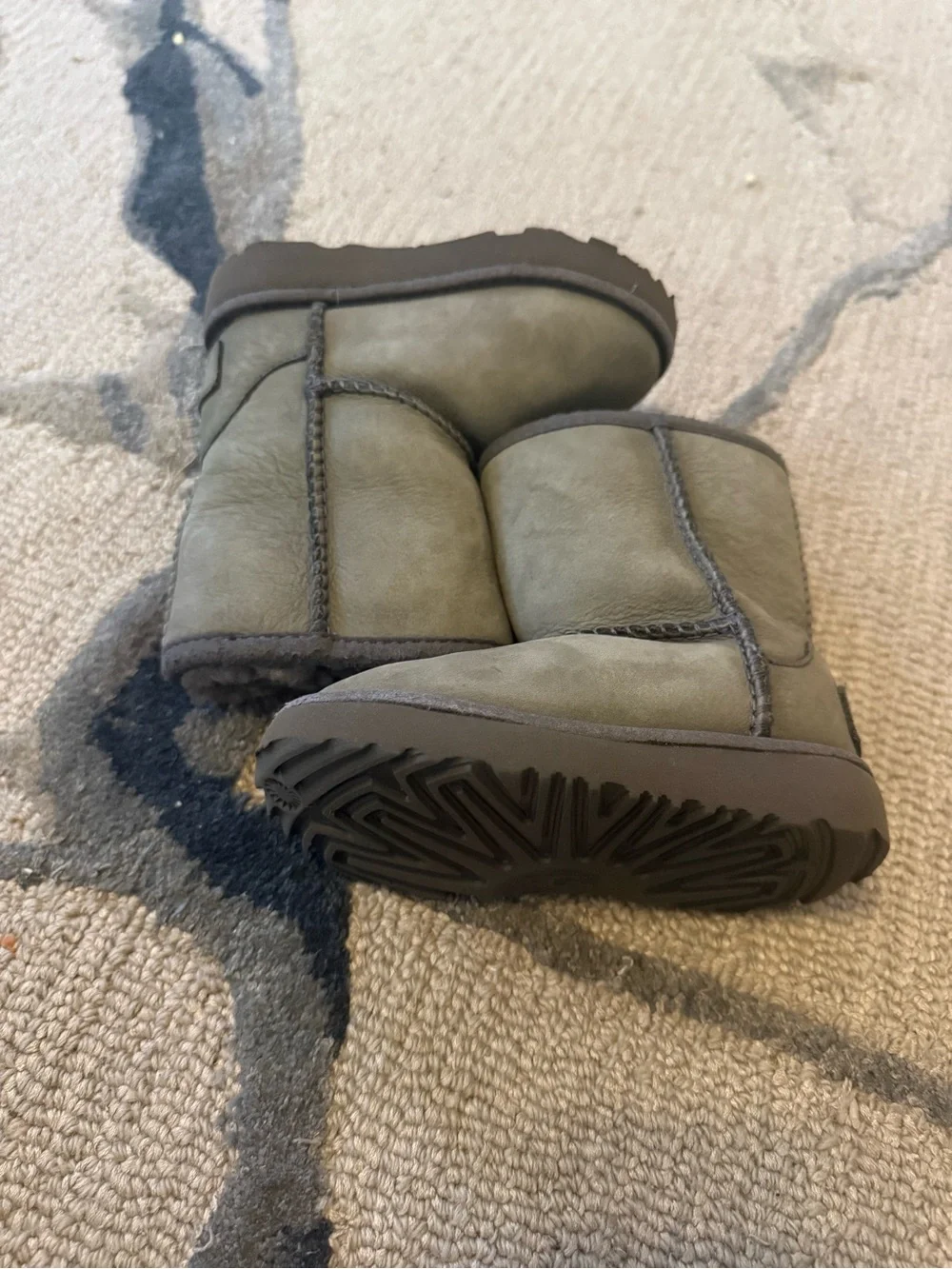 UGG Kids Short Shearling Boots - Gray